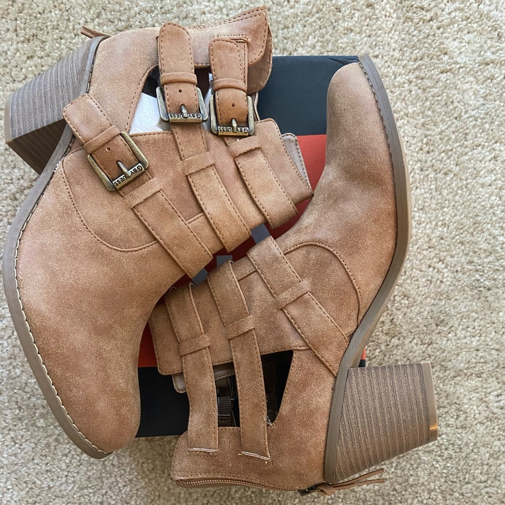 BNNW GUESS BOOTIES